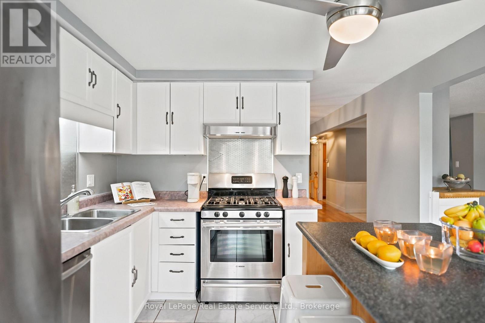 303 GRAND RIDGE DRIVE photo 8