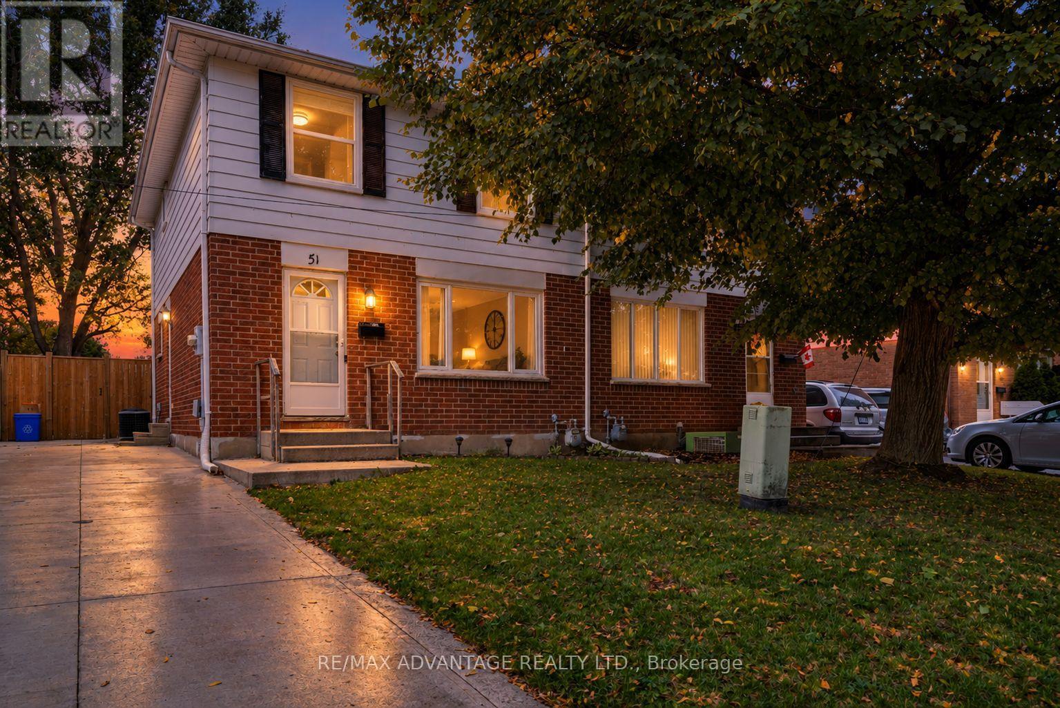 $490,00051 Pauline Crescent E, London South, Ontario