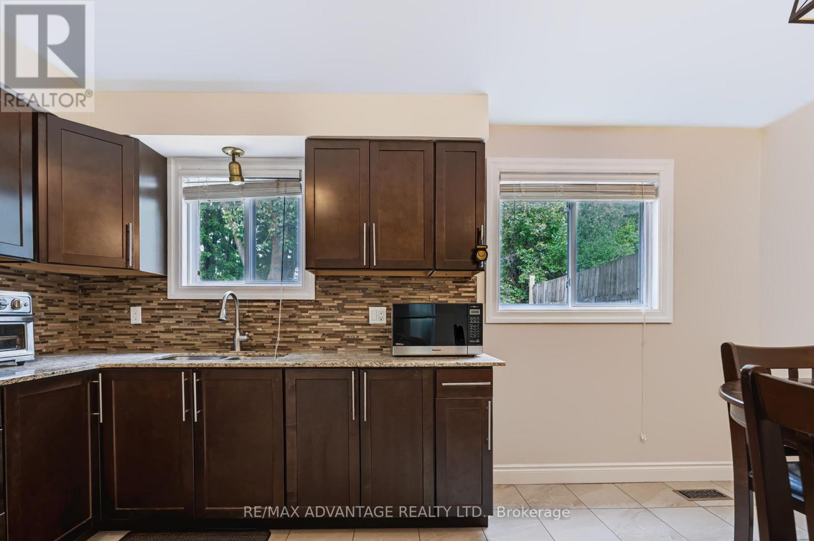 51 Pauline Crescent E, London South, Ontario  N6E 2L2 - Photo 13 - X13811946