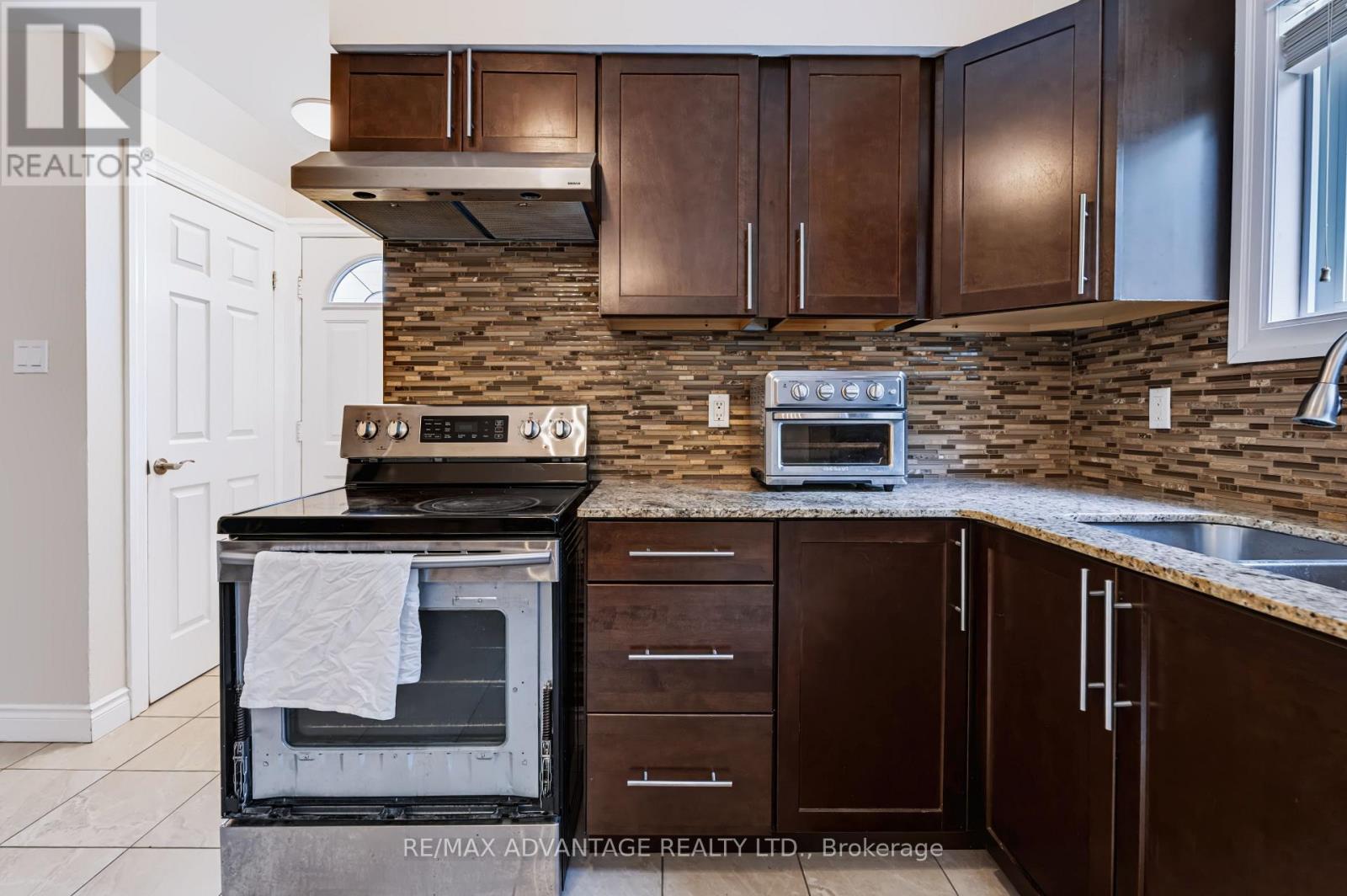 51 Pauline Crescent E, London South, Ontario  N6E 2L2 - Photo 14 - X13811946