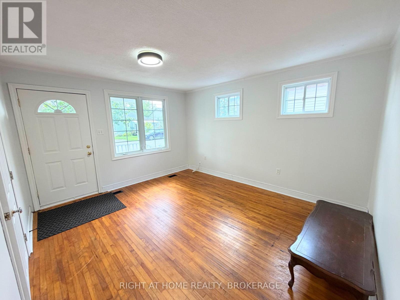 44 Cumming Street, St. Catharines (Western Hill), Ontario  L2S 1H9 - Photo 4 - X13811960