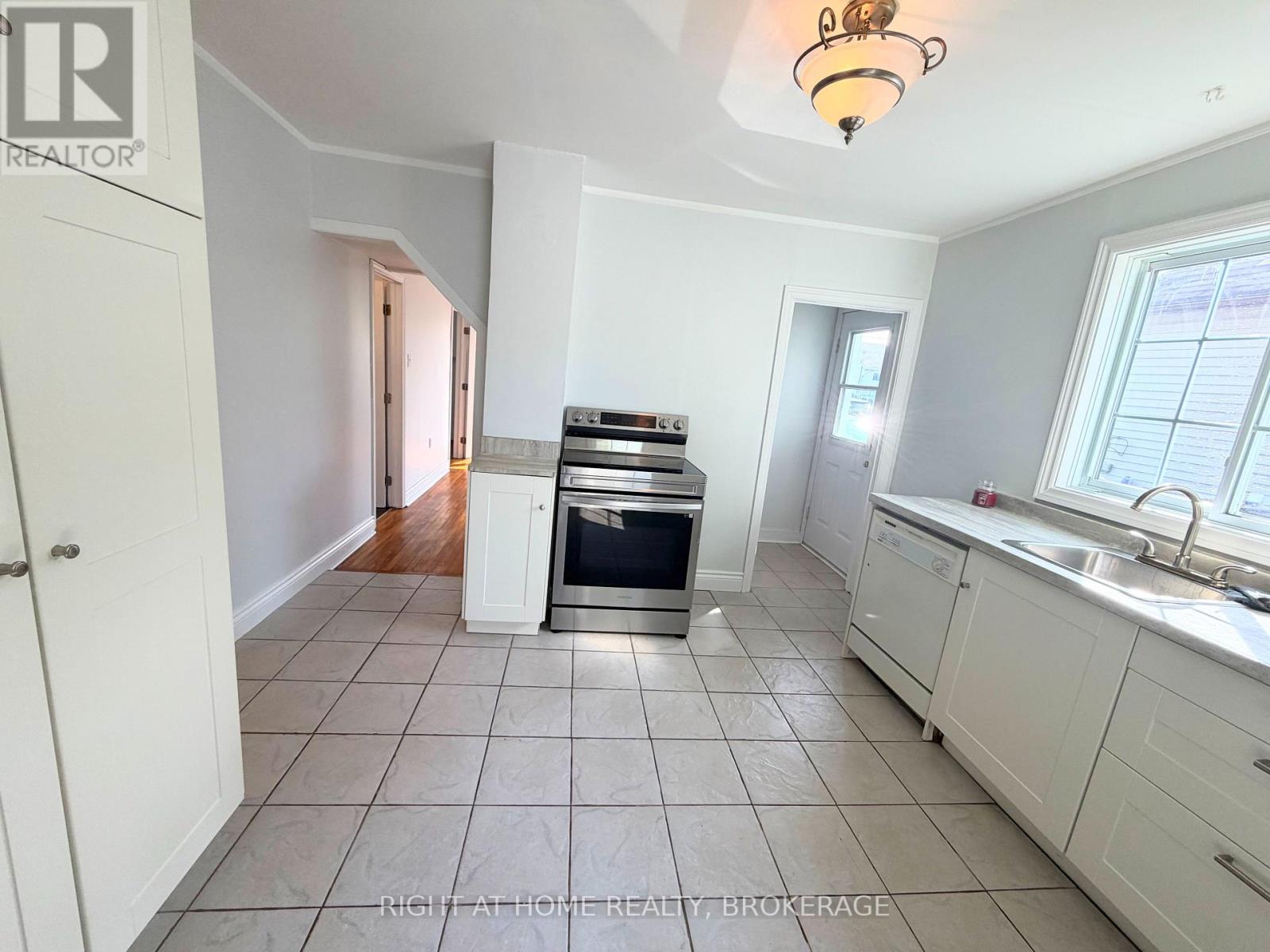 44 Cumming Street, St. Catharines (Western Hill), Ontario  L2S 1H9 - Photo 8 - X13811960