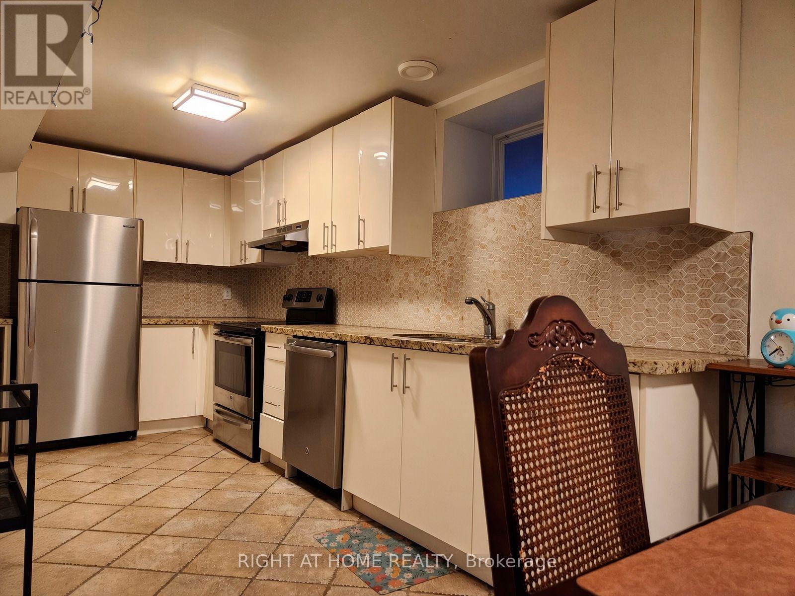 1 - 490 Brock Avenue, Toronto (Dufferin Grove), Ontario  M6H 3N3 - Photo 4 - C13811988