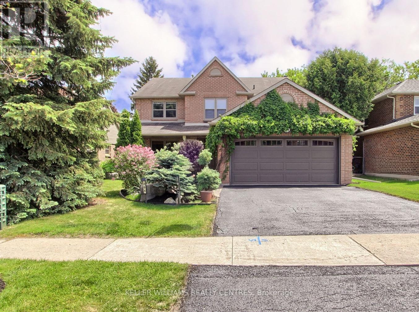 204 CROSSLAND GATE, Newmarket, Ontario