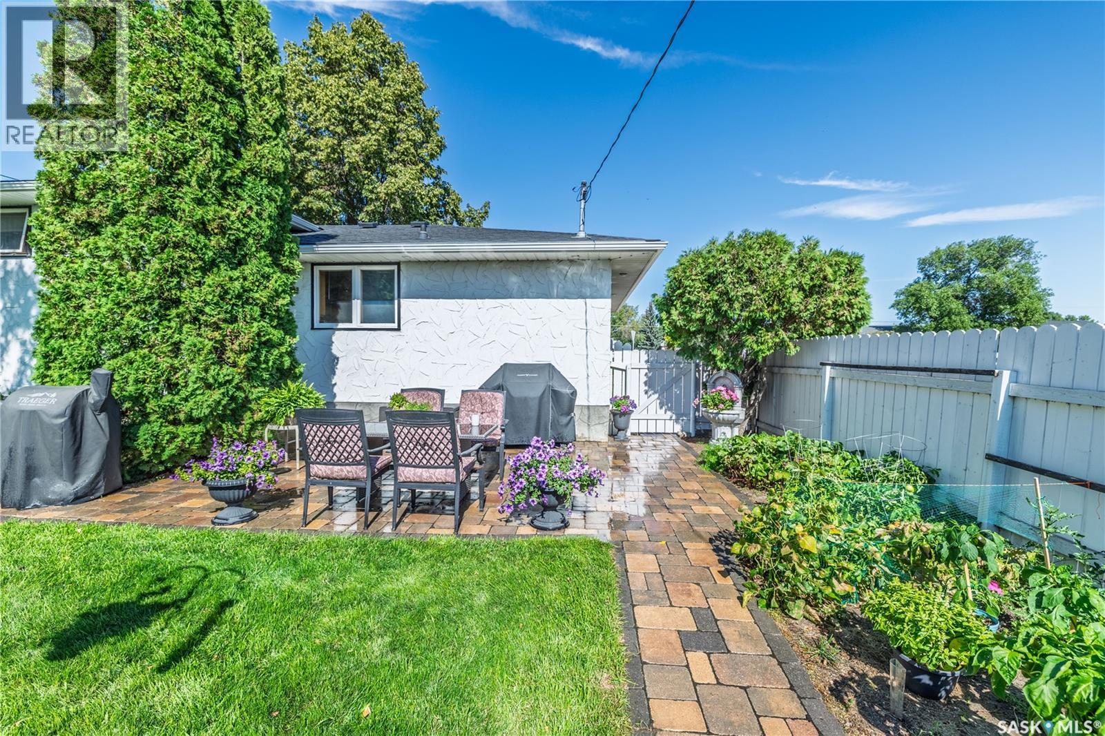 1403 Hochelaga Street W, Moose Jaw, Saskatchewan  S6H 6G6 - Photo 35 - SK049003