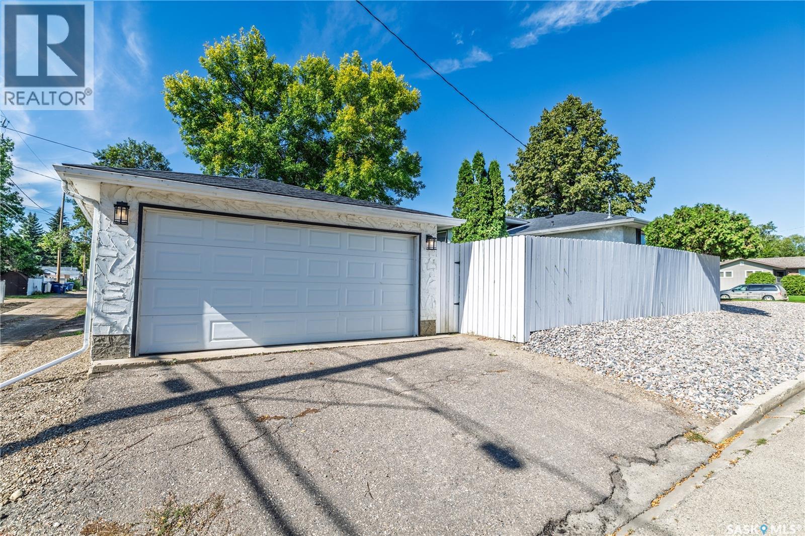 1403 Hochelaga Street W, Moose Jaw, Saskatchewan  S6H 6G6 - Photo 33 - SK049003