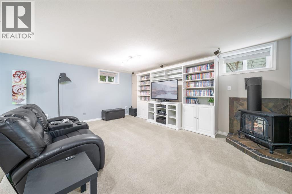 896 Spruce Way SE photo 35