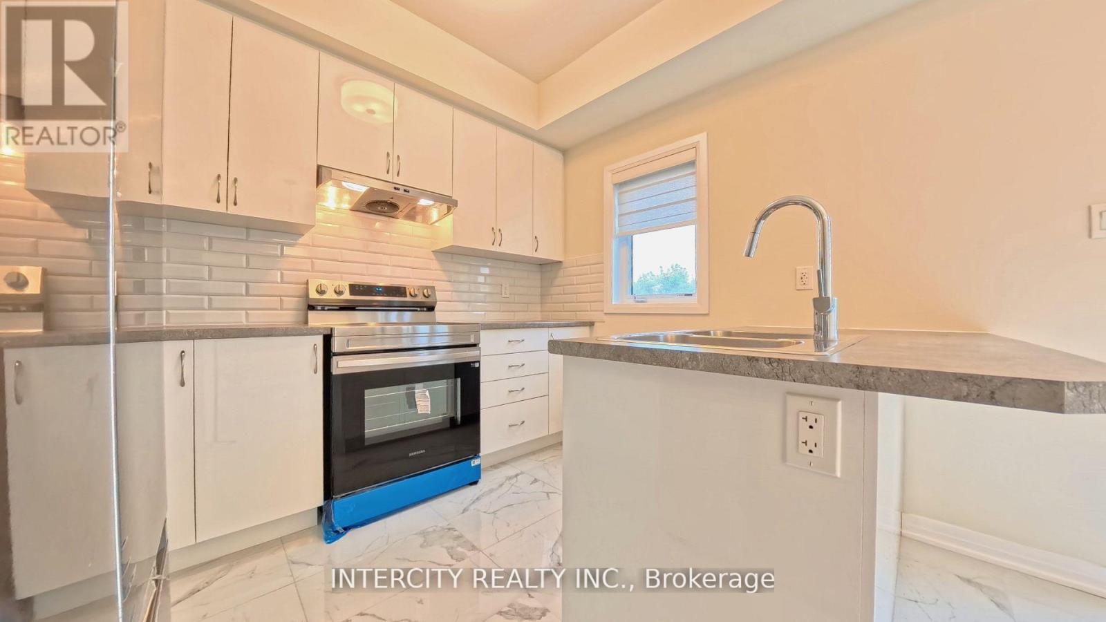 76 Fieldridge Crescent, Brampton, Ontario  L6R 4G6 - Photo 7 - W13811912