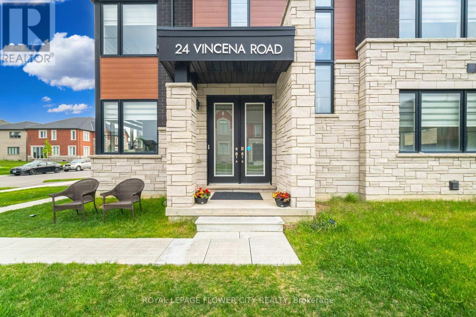 24 Vincena Road, Caledon, Ontario  L7C 4M3 - Photo 2 - W13811920