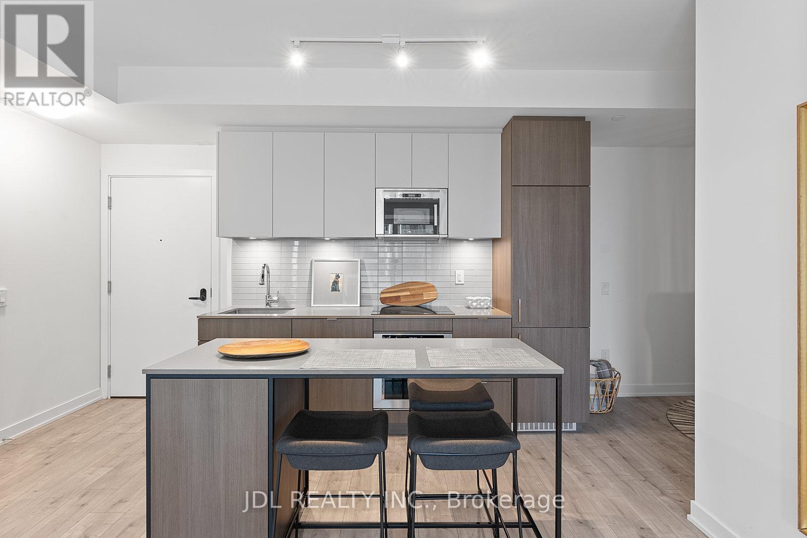 519 - 215 Lakeshore Road W, Mississauga, Ontario  L5H 0A7 - Photo 12 - W13811922