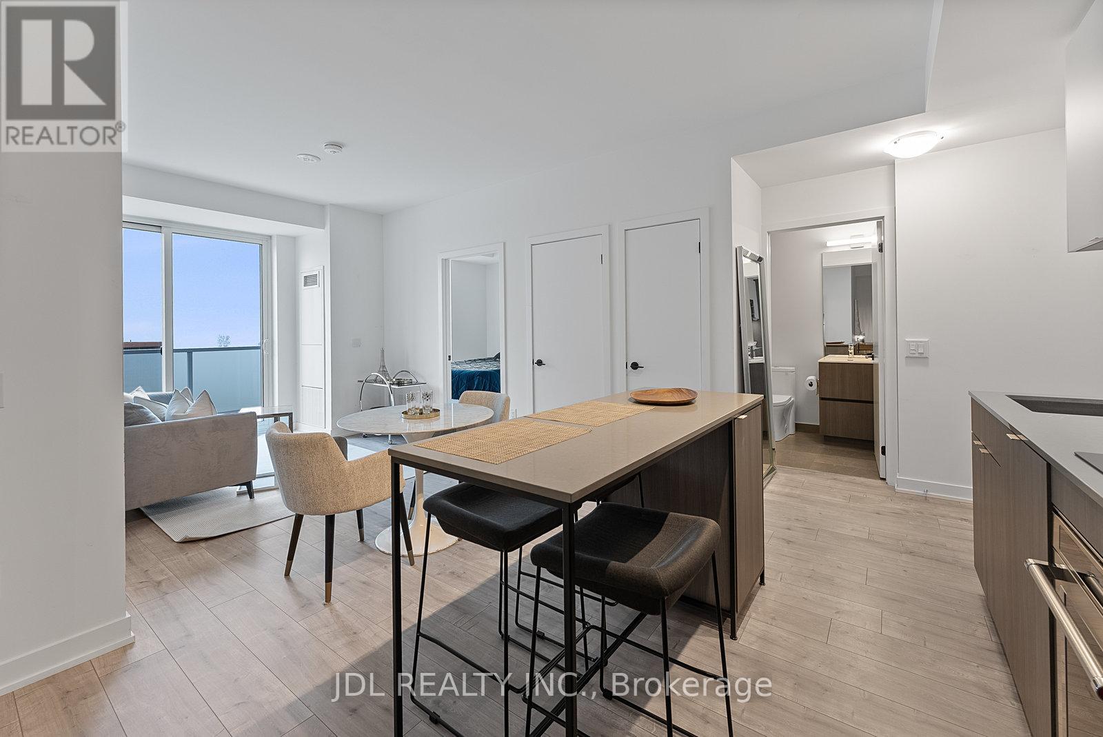 519 - 215 Lakeshore Road W, Mississauga, Ontario  L5H 0A7 - Photo 15 - W13811922
