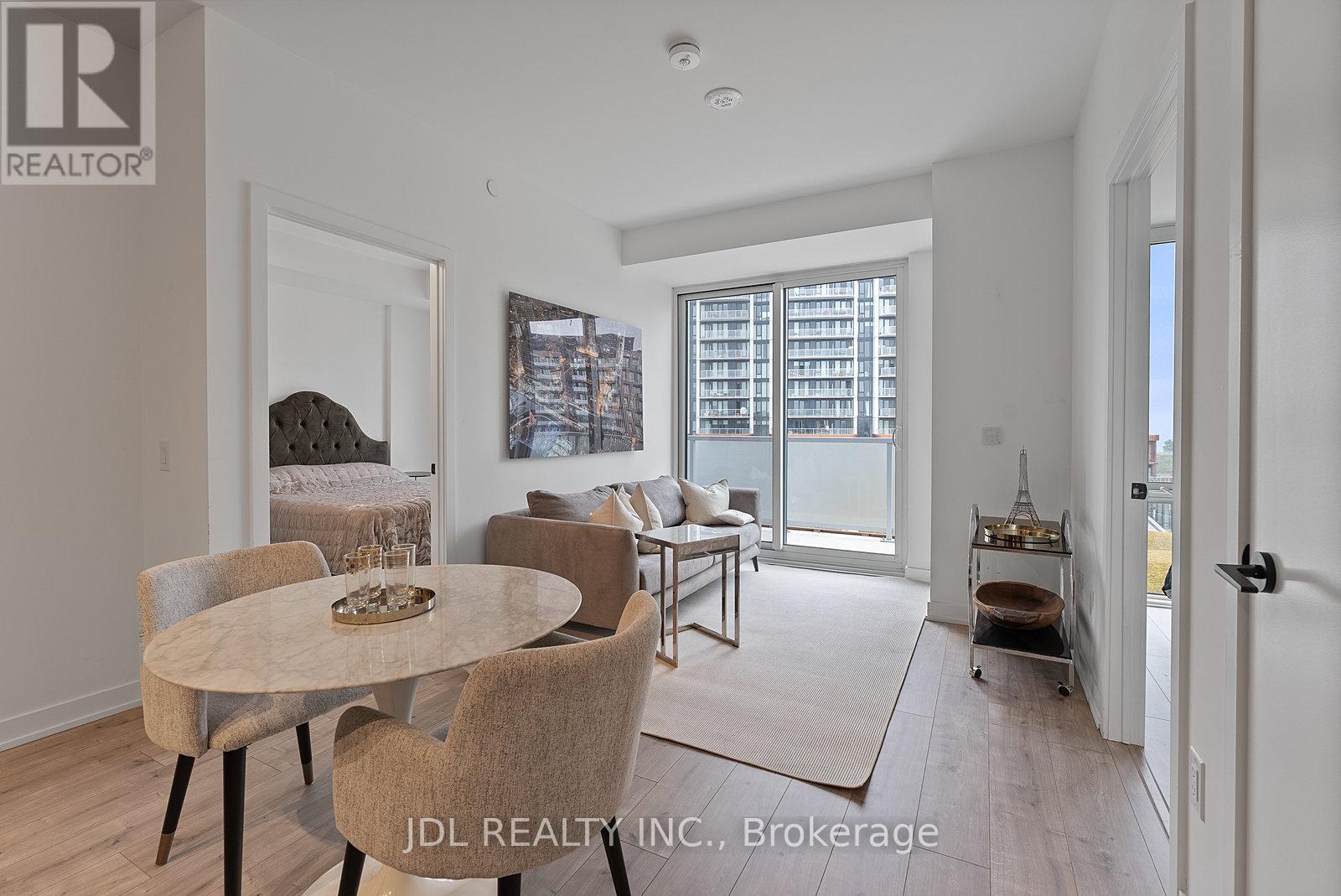 519 - 215 Lakeshore Road W, Mississauga, Ontario  L5H 0A7 - Photo 17 - W13811922