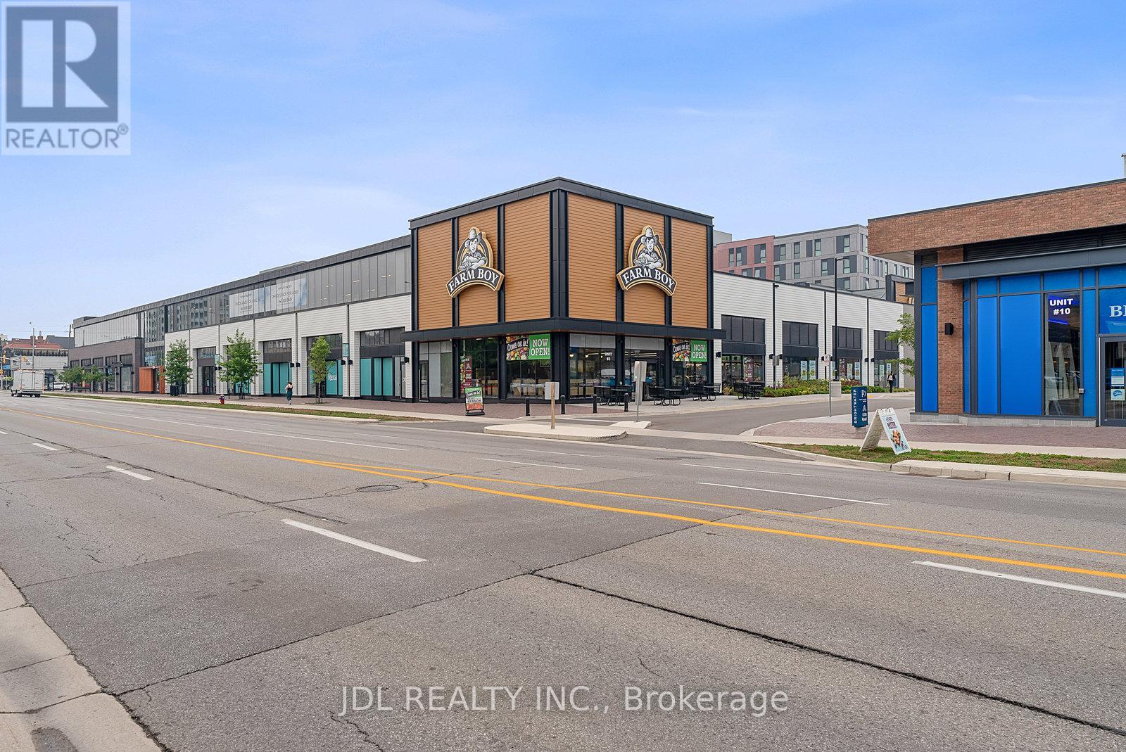 519 - 215 Lakeshore Road W, Mississauga, Ontario  L5H 0A7 - Photo 2 - W13811922