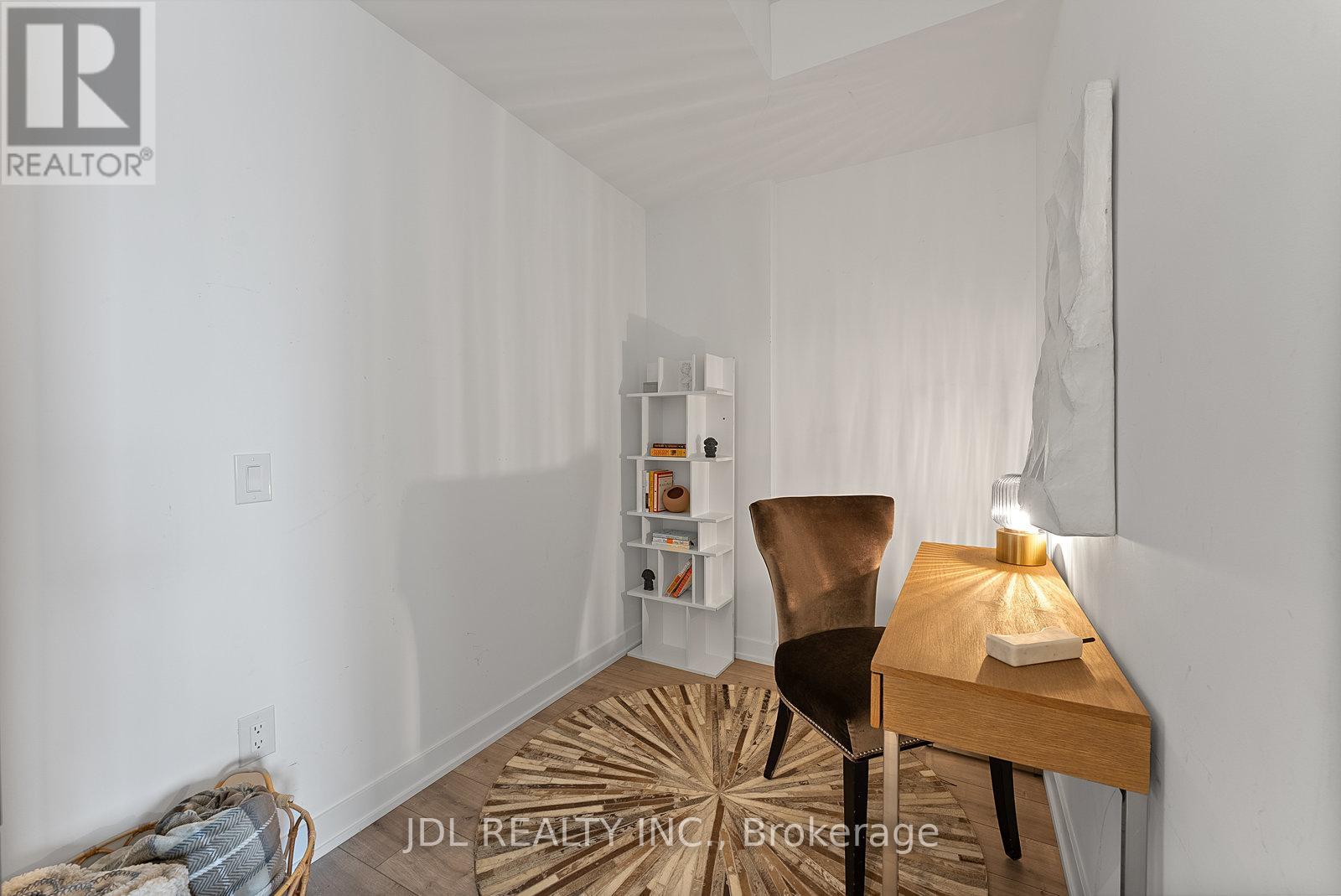 519 - 215 Lakeshore Road W, Mississauga, Ontario  L5H 0A7 - Photo 23 - W13811922