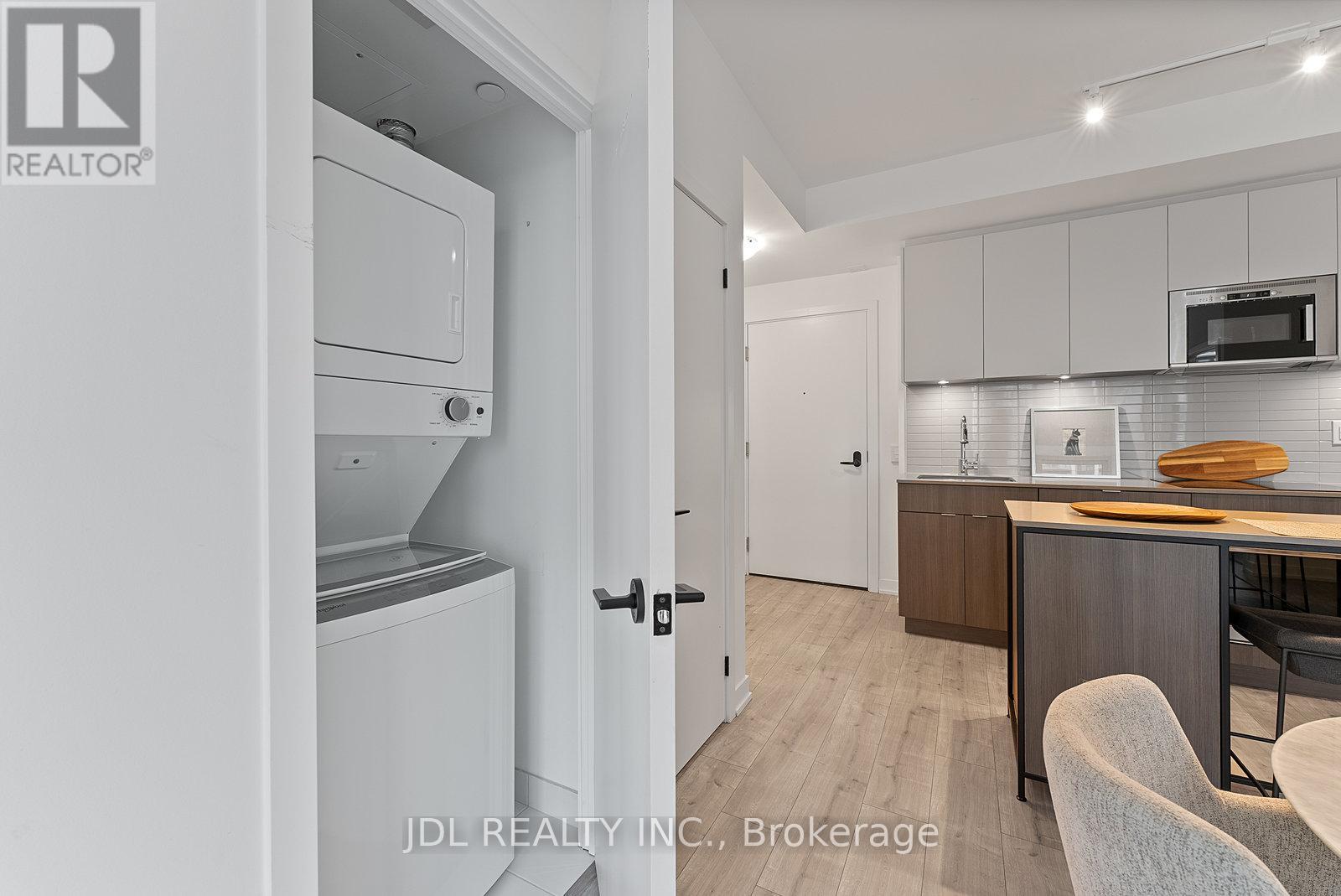 519 - 215 Lakeshore Road W, Mississauga, Ontario  L5H 0A7 - Photo 35 - W13811922