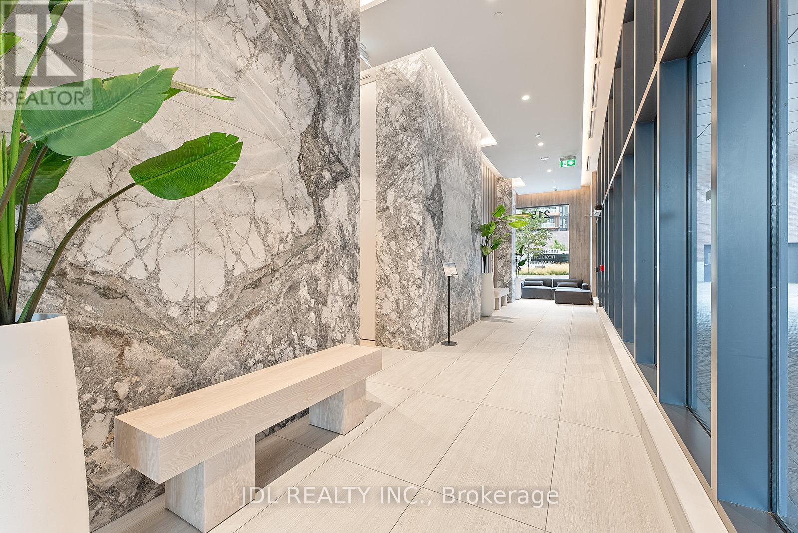 519 - 215 Lakeshore Road W, Mississauga, Ontario  L5H 0A7 - Photo 6 - W13811922