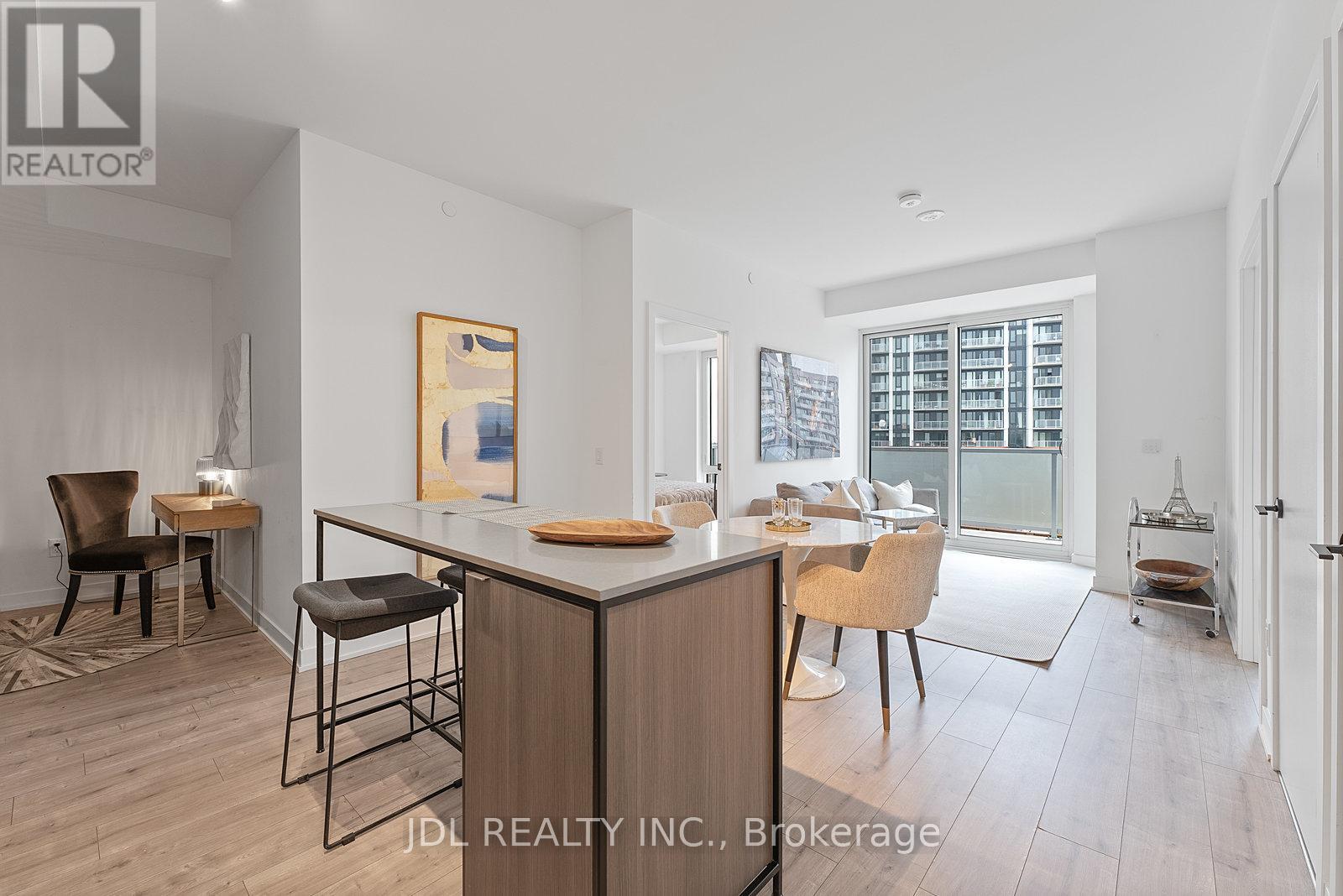 519 - 215 Lakeshore Road W, Mississauga, Ontario  L5H 0A7 - Photo 7 - W13811922