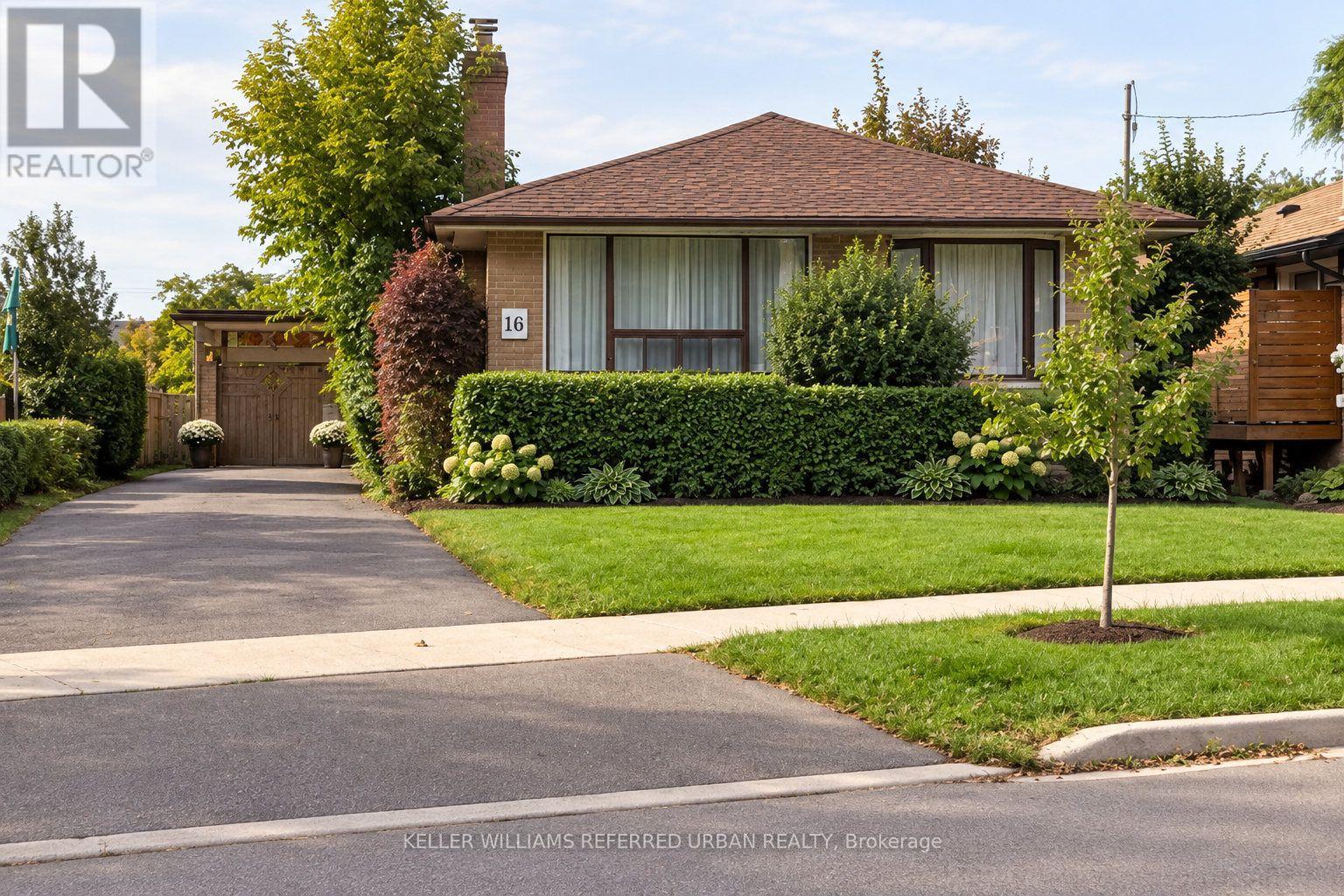 16 CARSBROOKE ROAD, Toronto, Ontario