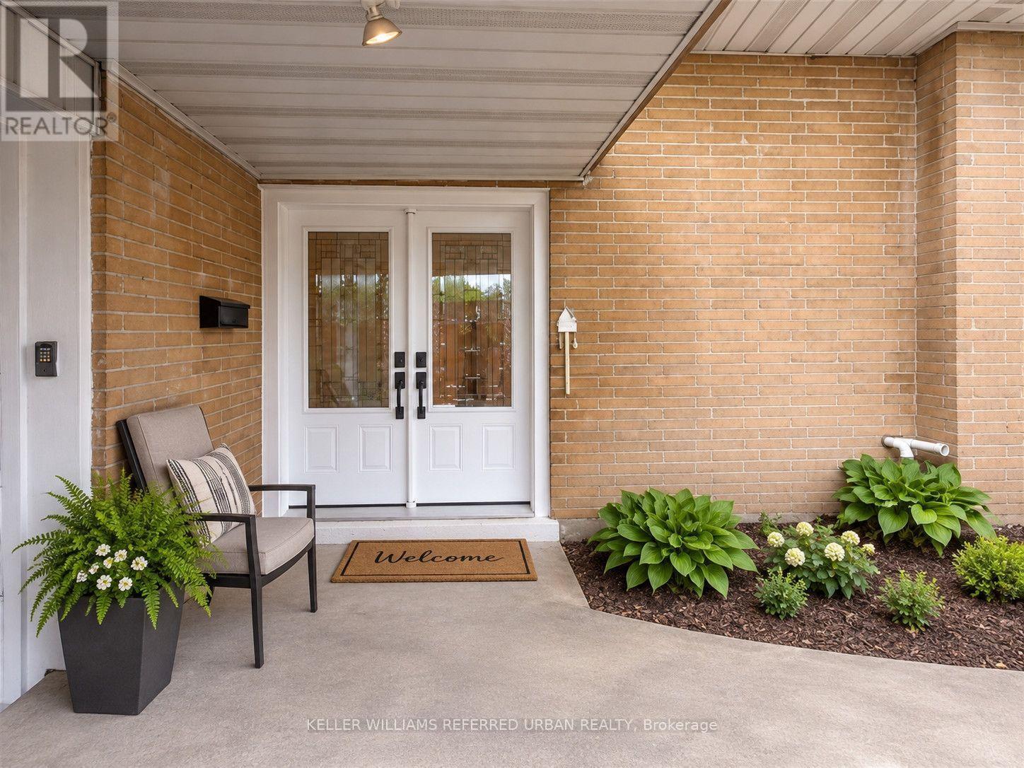 16 Carsbrooke Road, Toronto, Ontario  M9C 3C1 - Photo 2 - W13811948
