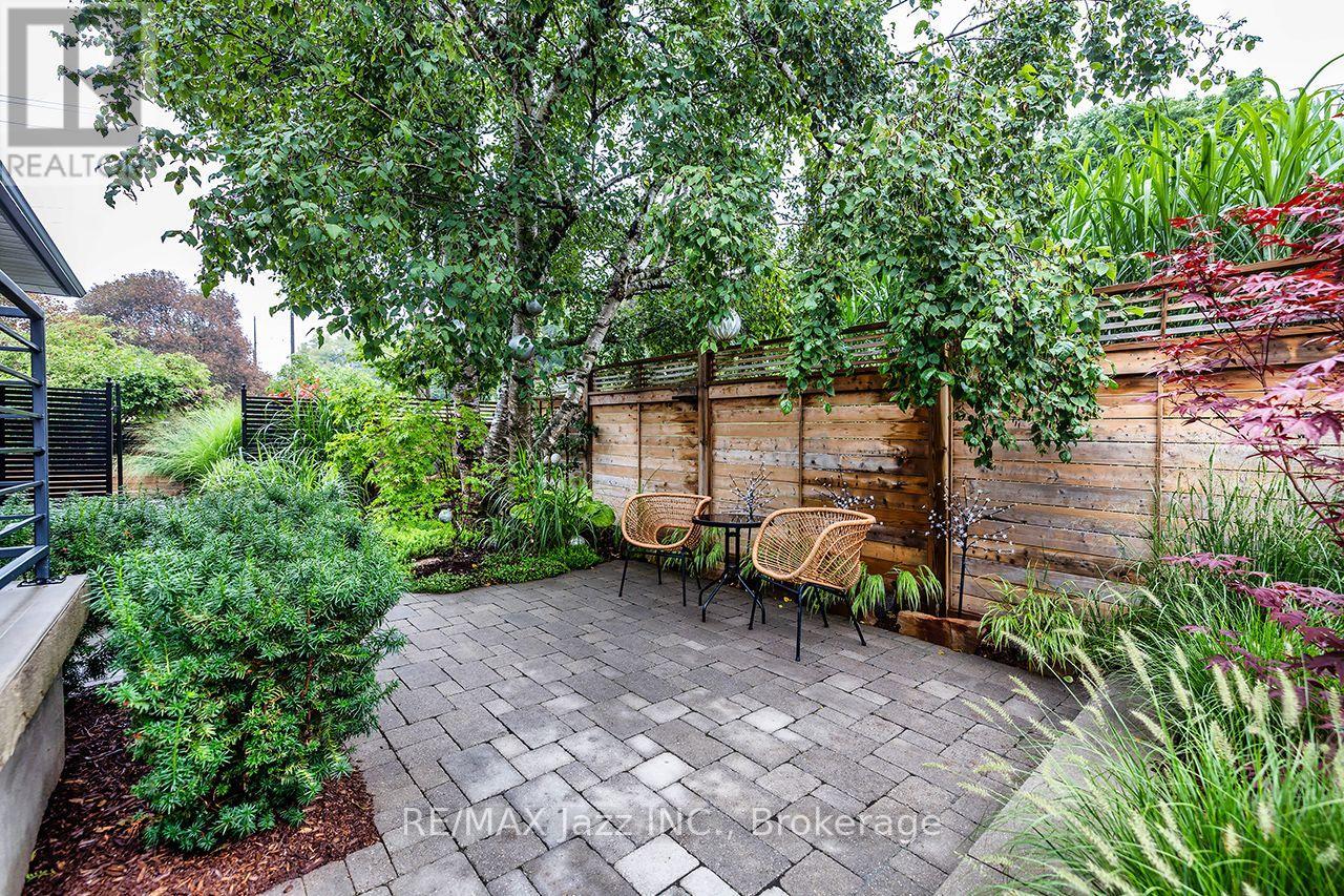 1085 Willowdale Avenue, Oshawa (Donevan), Ontario  L1H 1W7 - Photo 7 - E13811074