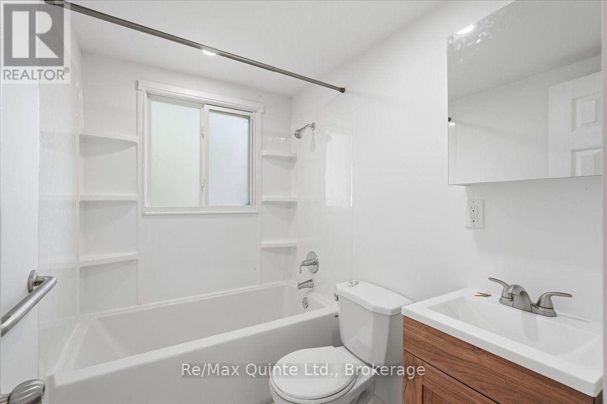 1581 County Rd 10, Prince Edward County, Ontario  K0K 1P0 - Photo 18 - X13543660