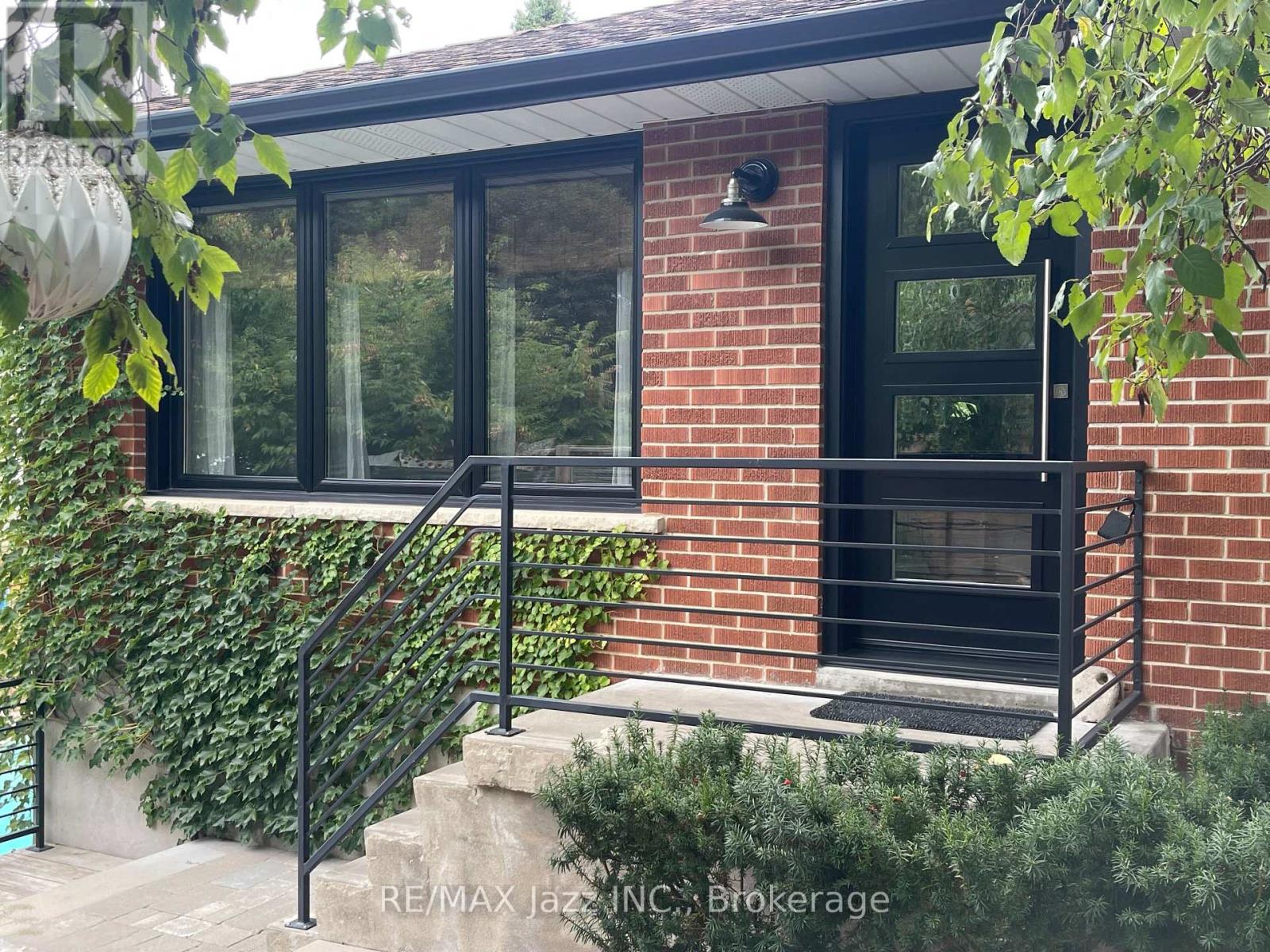1085 Willowdale Avenue, Oshawa (Donevan), Ontario  L1H 1W7 - Photo 8 - E13811074