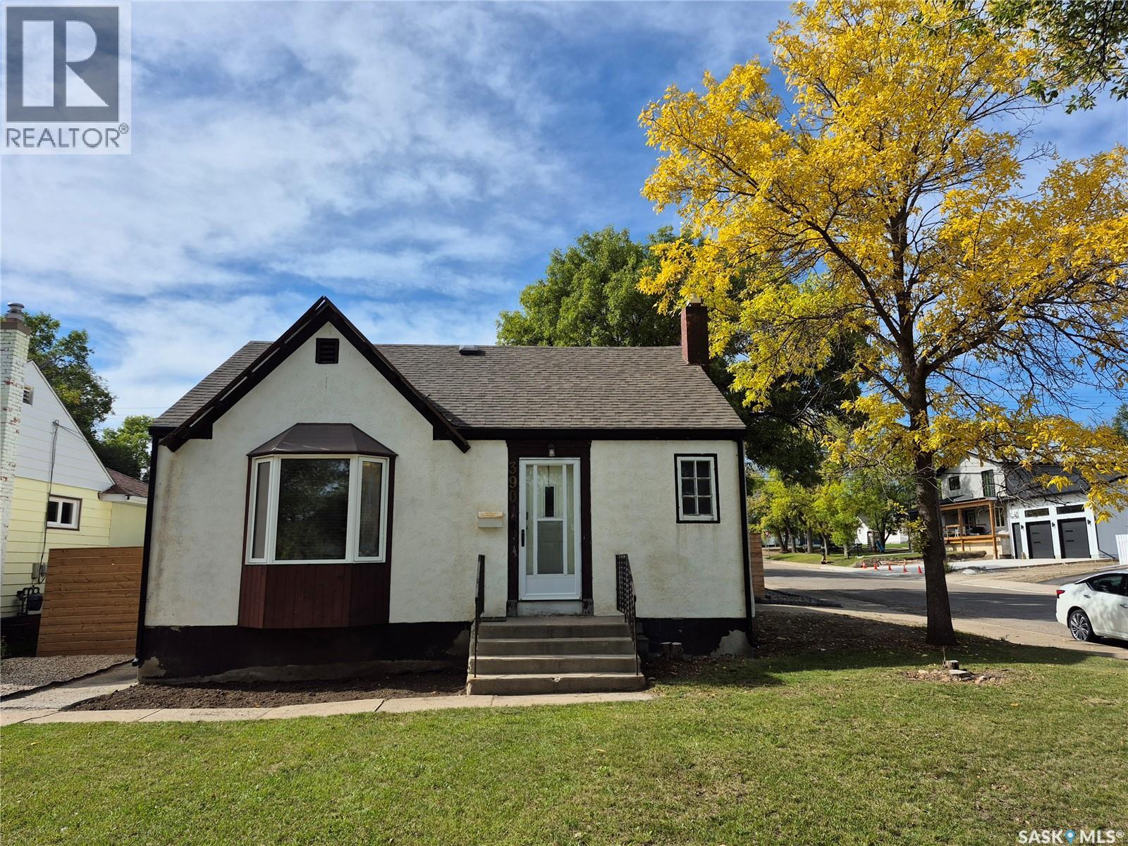 390 6th Avenue Nw, Swift Current, Saskatchewan  S9H 0Y1 - Photo 1 - SK049096