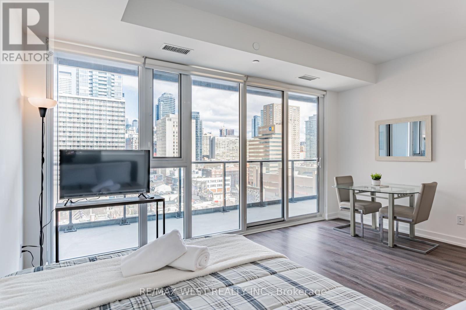 901 - 20 EDWARD STREET, Toronto, Ontario