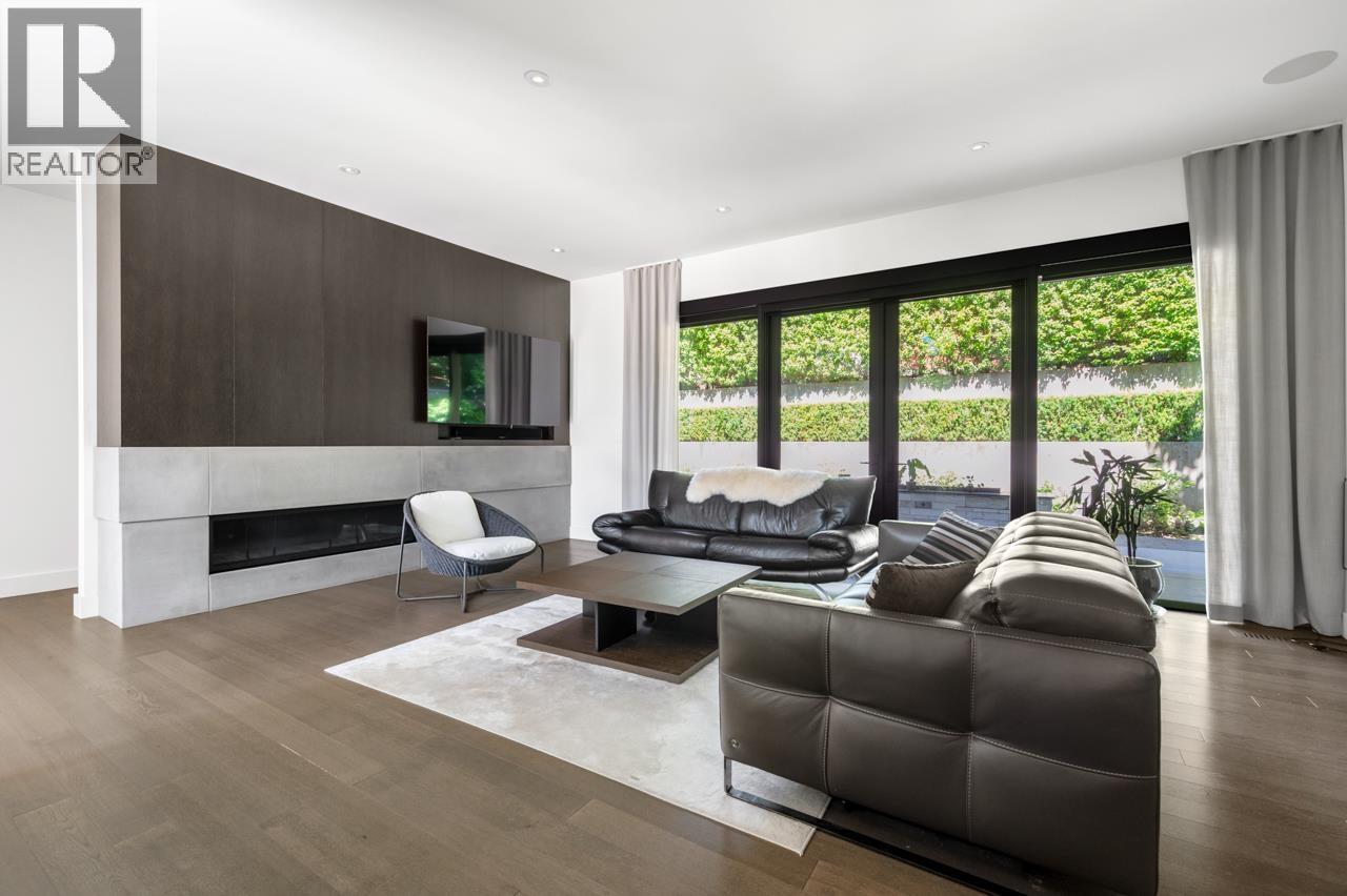 3430 Aintree Drive, North Vancouver, British Columbia  V7R 4E3 - Photo 3 - R3167942