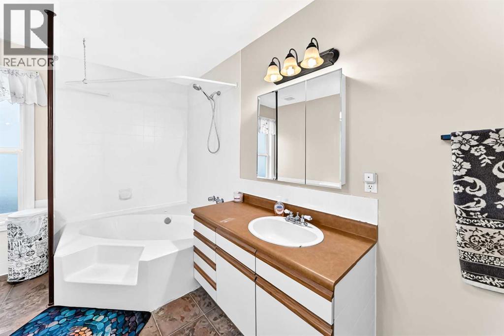 Main 5-piece bathroom with rough-in for bidet