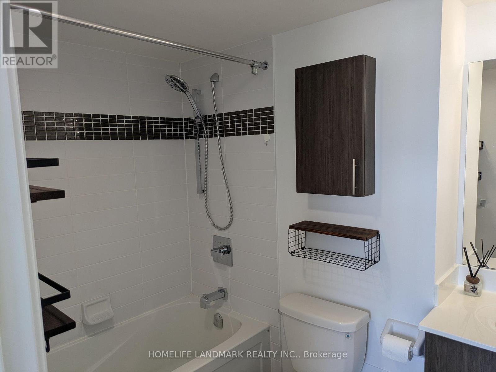 1008 - 75 Norman Bethune Avenue, Richmond Hill, Ontario  L4B 0B6 - Photo 4 - N13716548