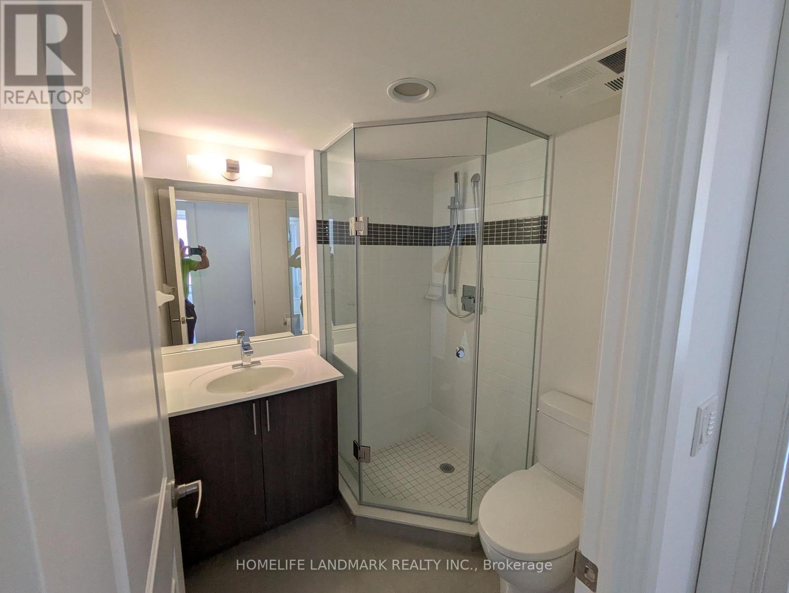 1008 - 75 Norman Bethune Avenue, Richmond Hill, Ontario  L4B 0B6 - Photo 5 - N13716548
