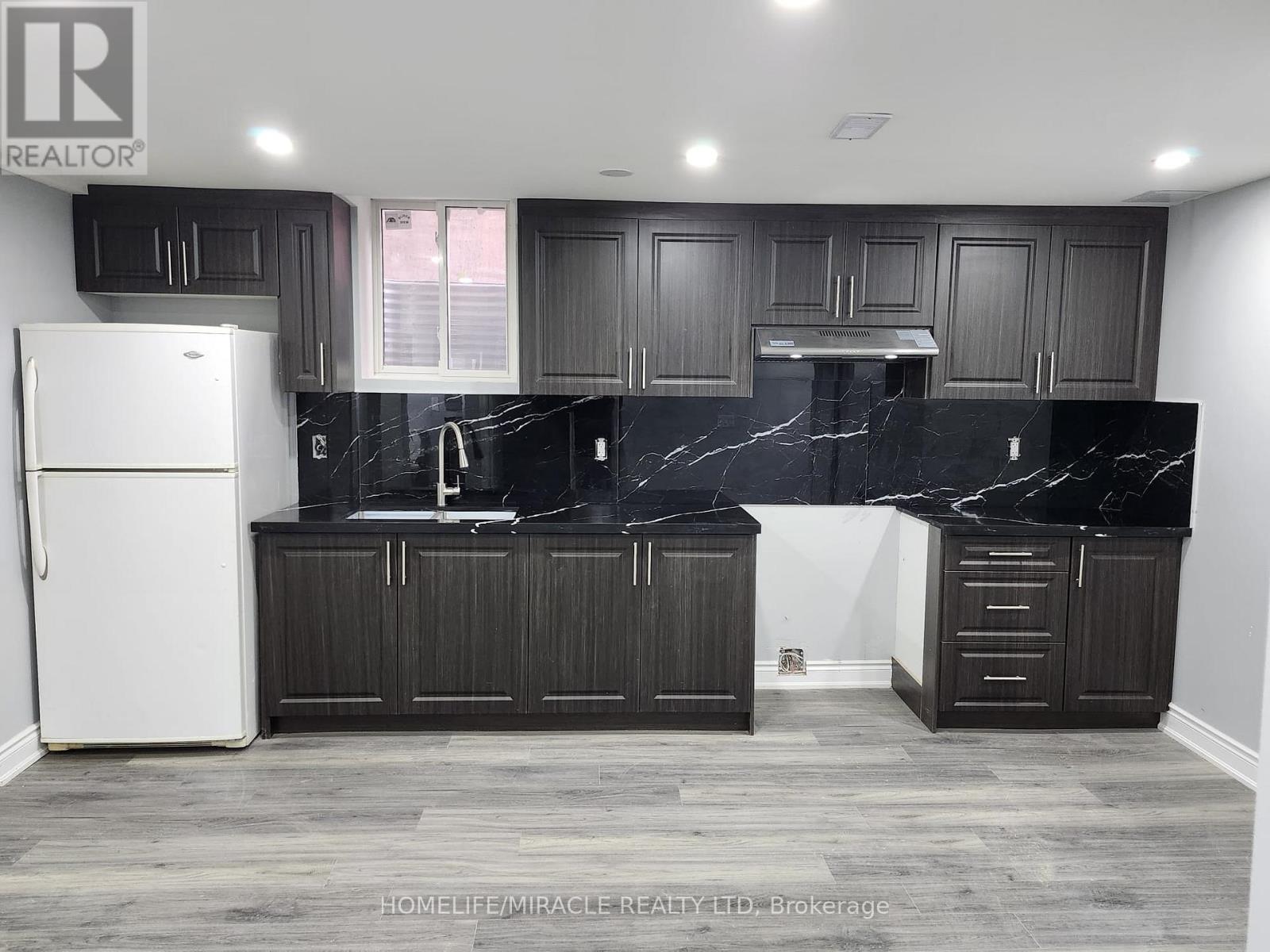 11 STREAMLINE DRIVE, Brampton, Ontario