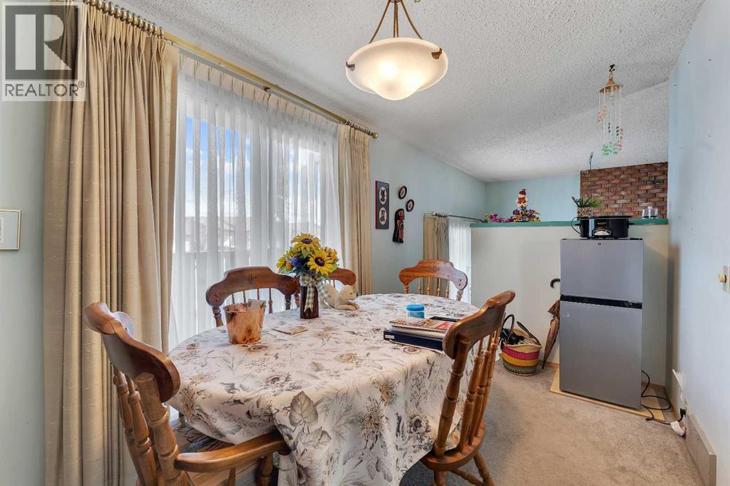 1003 Berkley Drive NW, Calgary, Alberta  T3K 1E3 - Photo 12 - A2344841