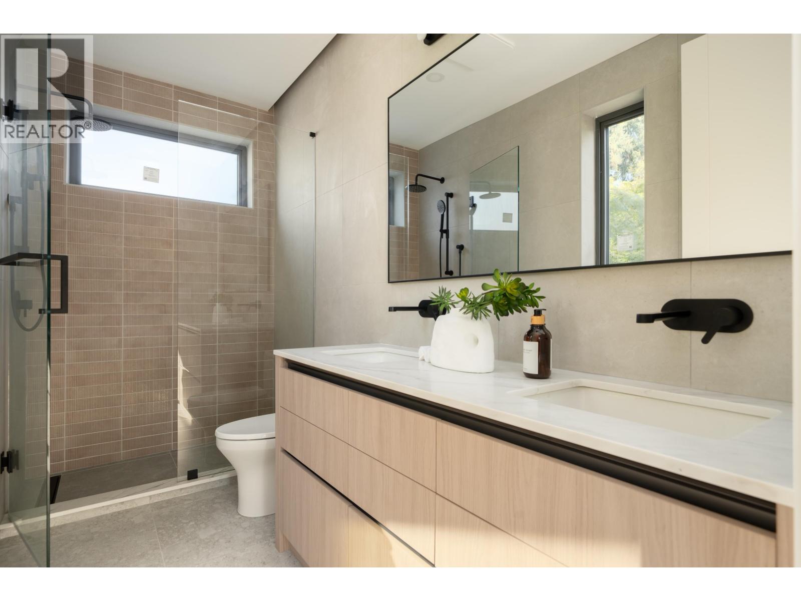 2 2941 W 29th Avenue, Vancouver, British Columbia V6L 1Y3 - Photo 25 - R3168015