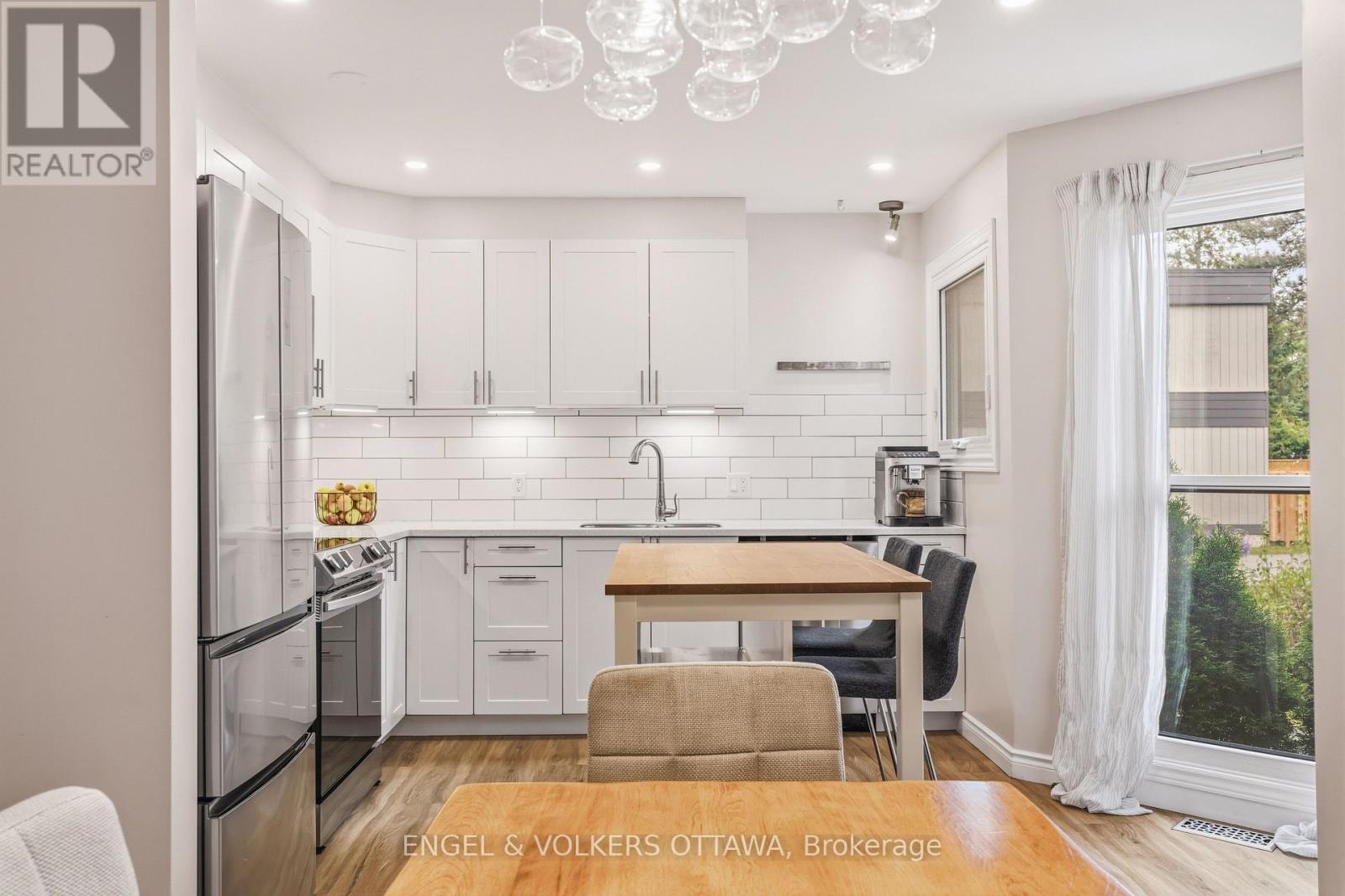 38 Compata Way, Ottawa, Ontario  K1B 4W9 - Photo 7 - X13812114