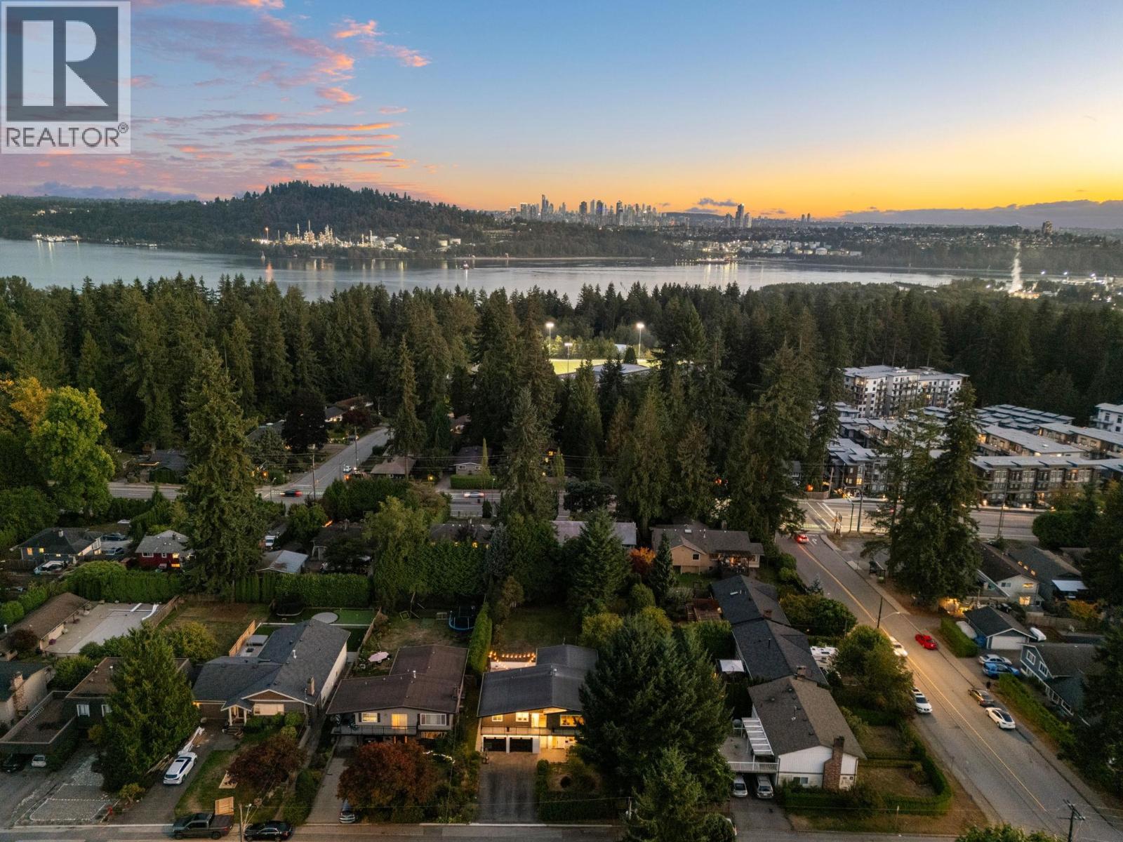 2763 Violet Street, North Vancouver, British Columbia  V7H 2L7 - Photo 2 - R3168083
