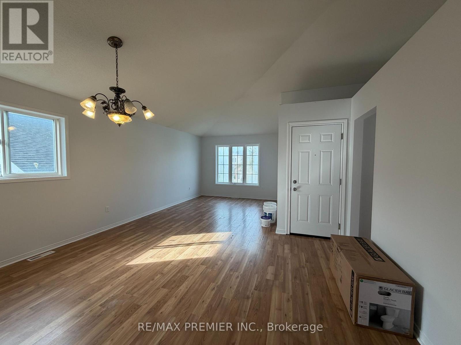 Main - 11 Draper Crescent, Barrie, Ontario  L4N 8B1 - Photo 3 - S13765992