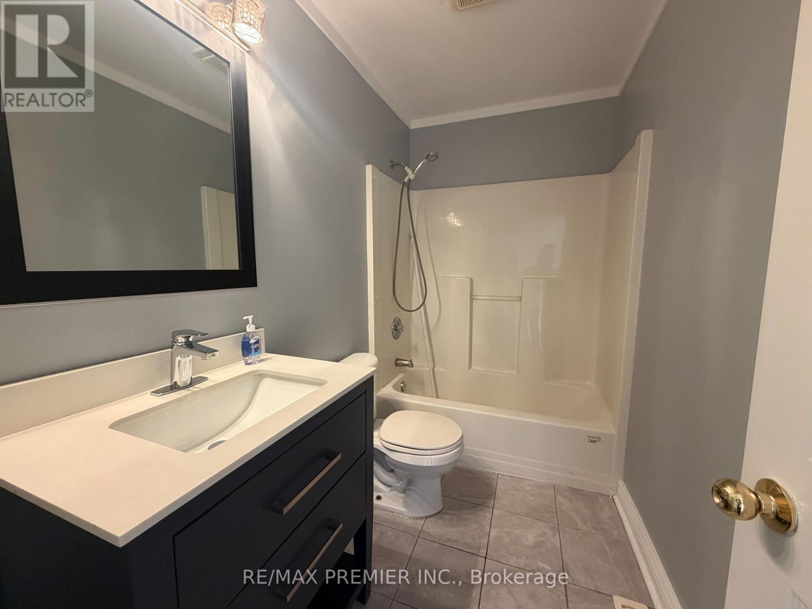 Main - 11 Draper Crescent, Barrie, Ontario  L4N 8B1 - Photo 8 - S13765992