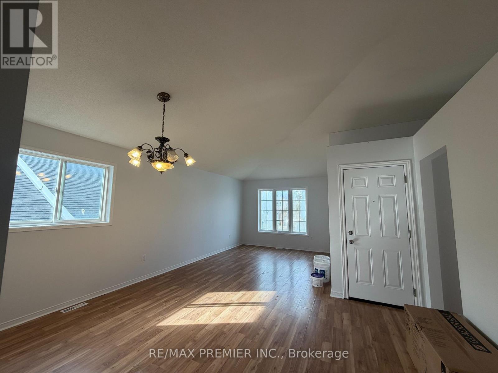 Main - 11 Draper Crescent, Barrie, Ontario  L4N 8B1 - Photo 4 - S13765992