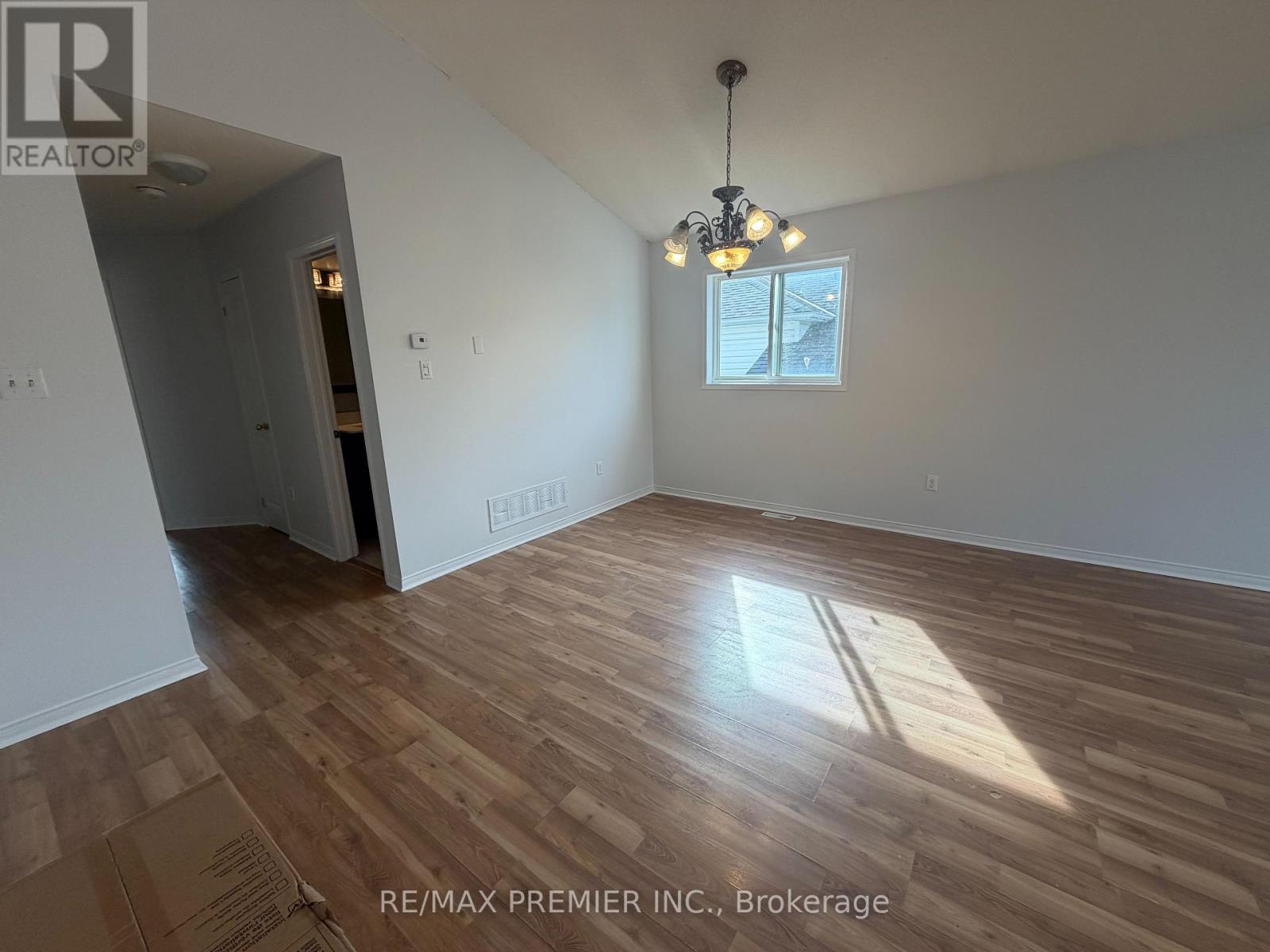 Main - 11 Draper Crescent, Barrie, Ontario  L4N 8B1 - Photo 5 - S13765992