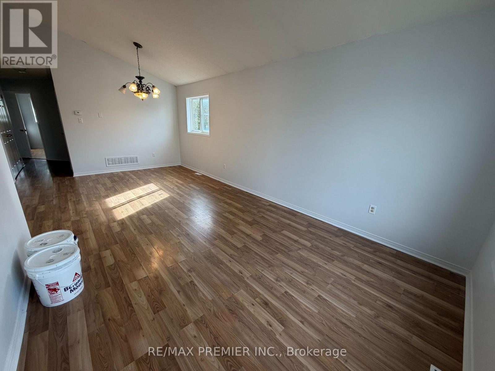 Main - 11 Draper Crescent, Barrie, Ontario  L4N 8B1 - Photo 7 - S13765992