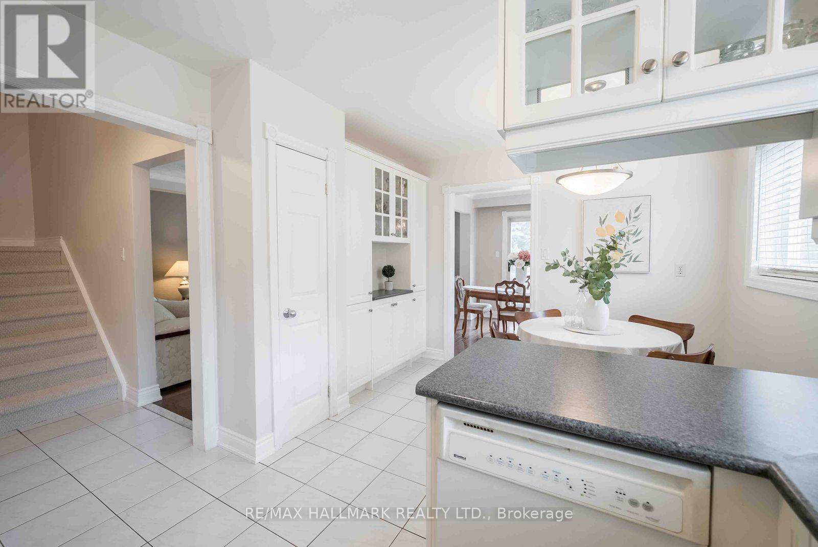 65 Baroness Crescent, Toronto, Ontario  M2J 3K4 - Photo 13 - C13812150