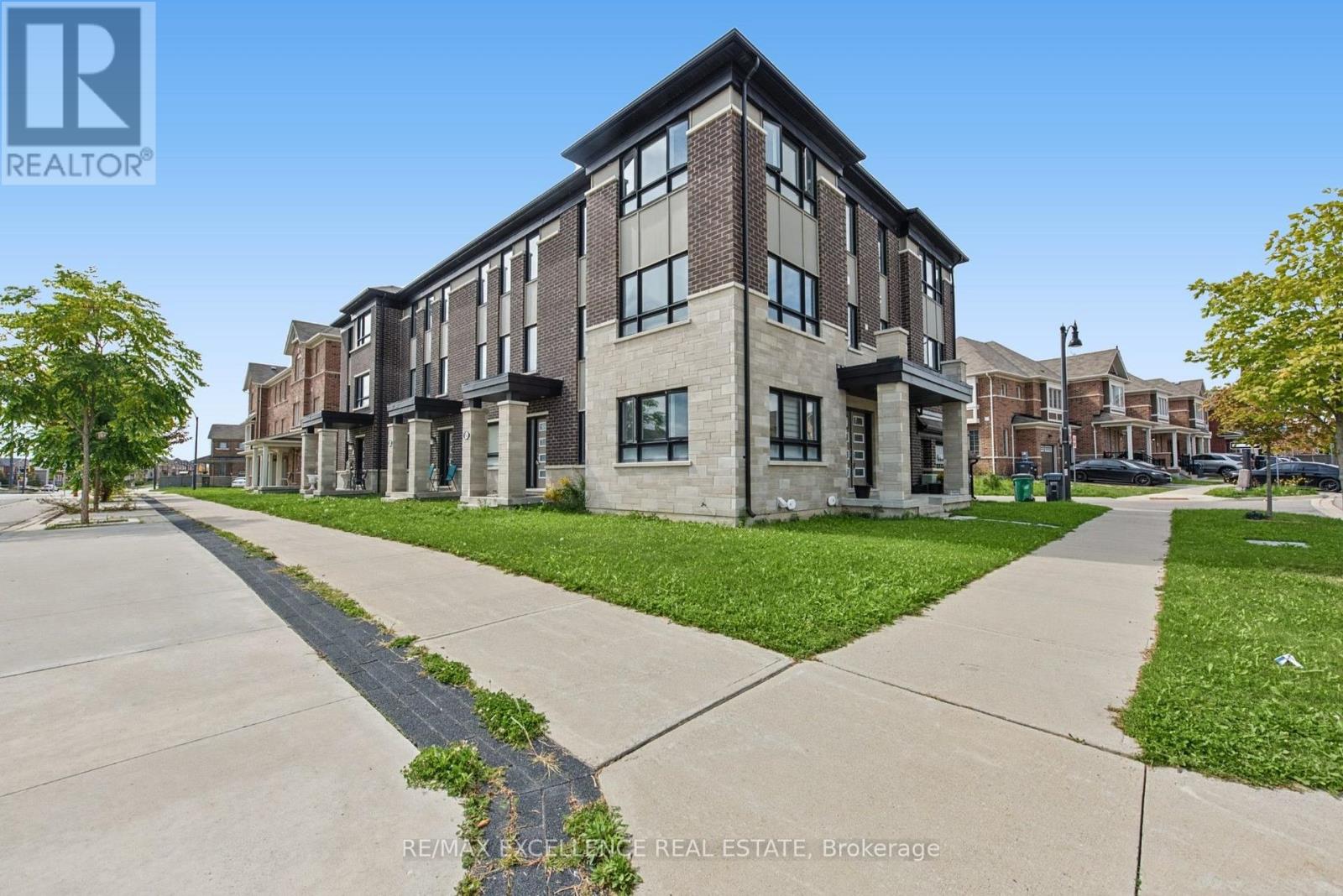 454 Remembrance Road, Brampton, Ontario  L7A 5E2 - Photo 2 - W13812174