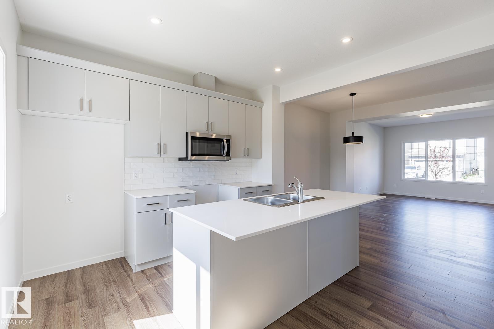 3611 TRIOMPHE BV
