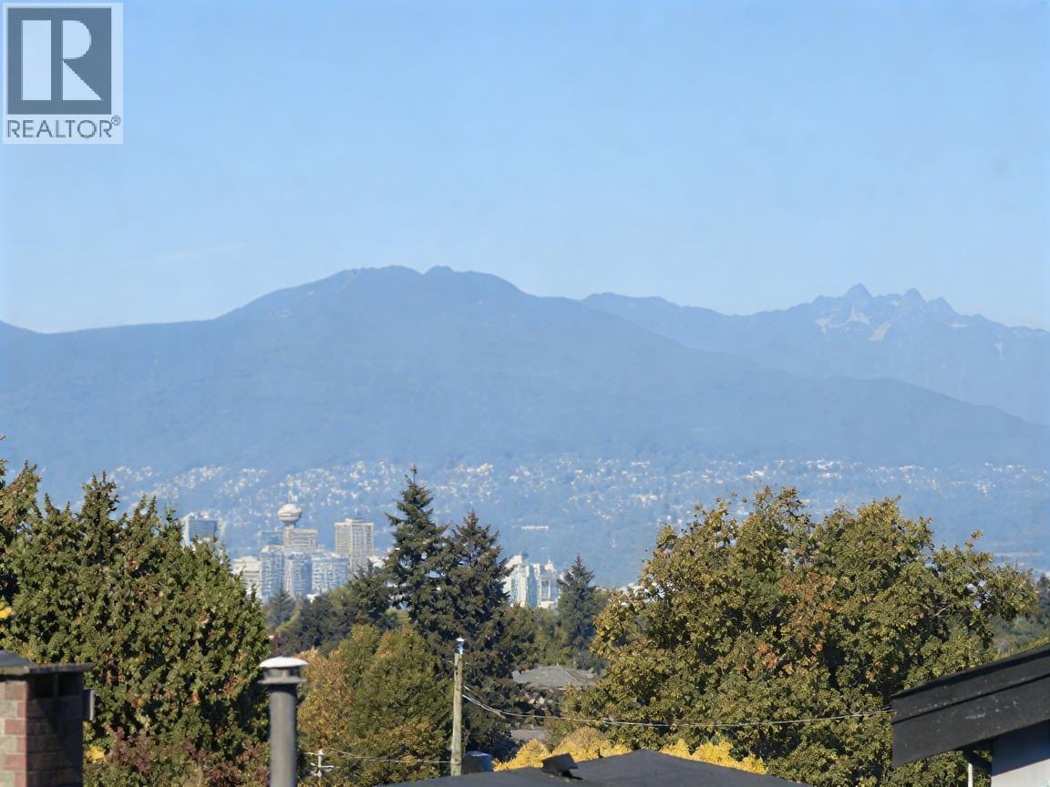 3 1325 E 37TH AVENUE, Vancouver, British Columbia