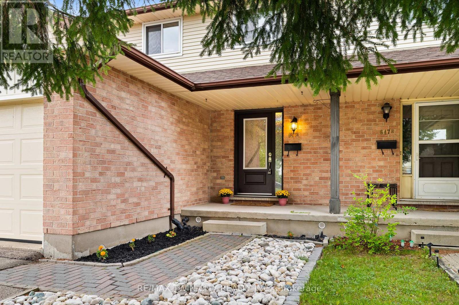 647 Pinerow Crescent, Waterloo, Ontario  N2T 2K5 - Photo 2 - X13812158