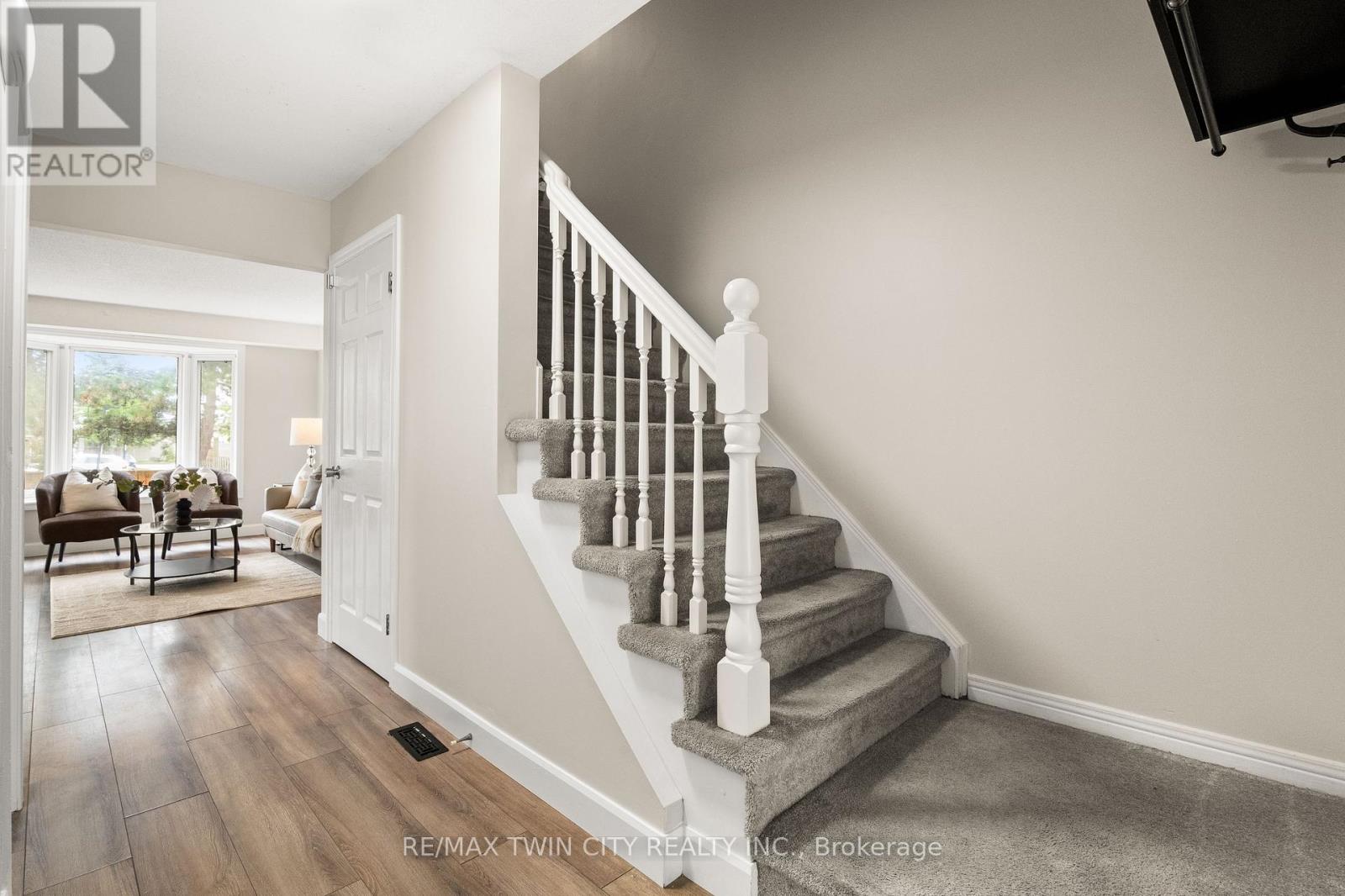 647 Pinerow Crescent, Waterloo, Ontario  N2T 2K5 - Photo 5 - X13812158