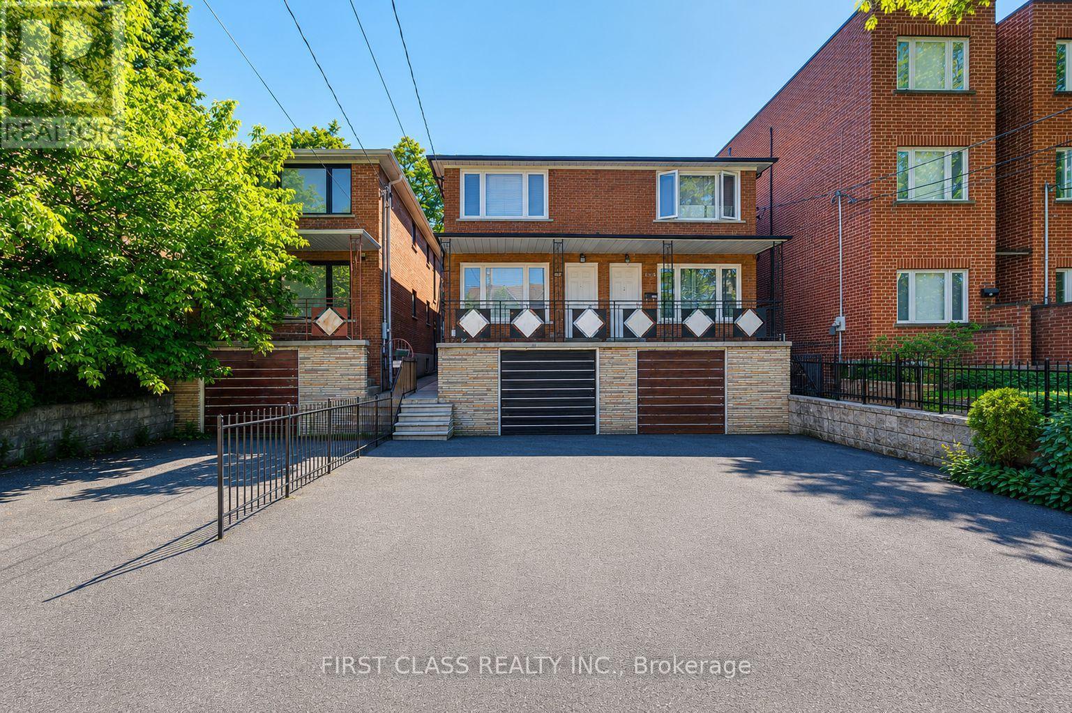 427 LESLIE STREET, Toronto, Ontario