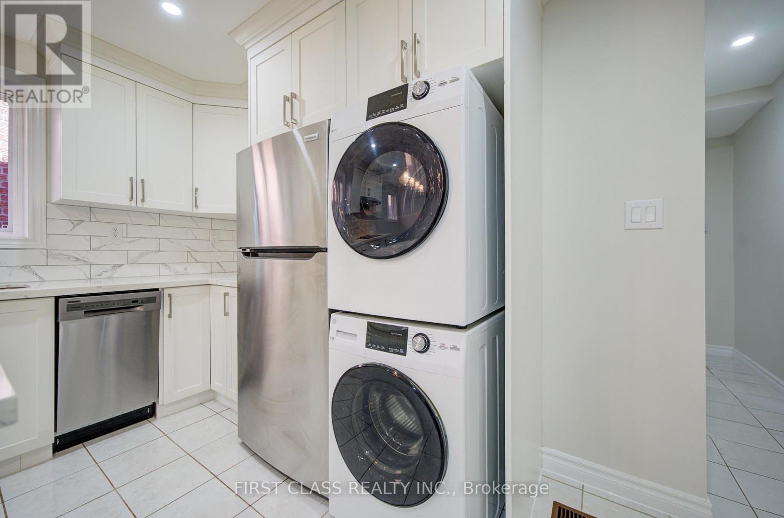 427 Leslie Street, Toronto, Ontario  M4M 3E3 - Photo 12 - E13812226